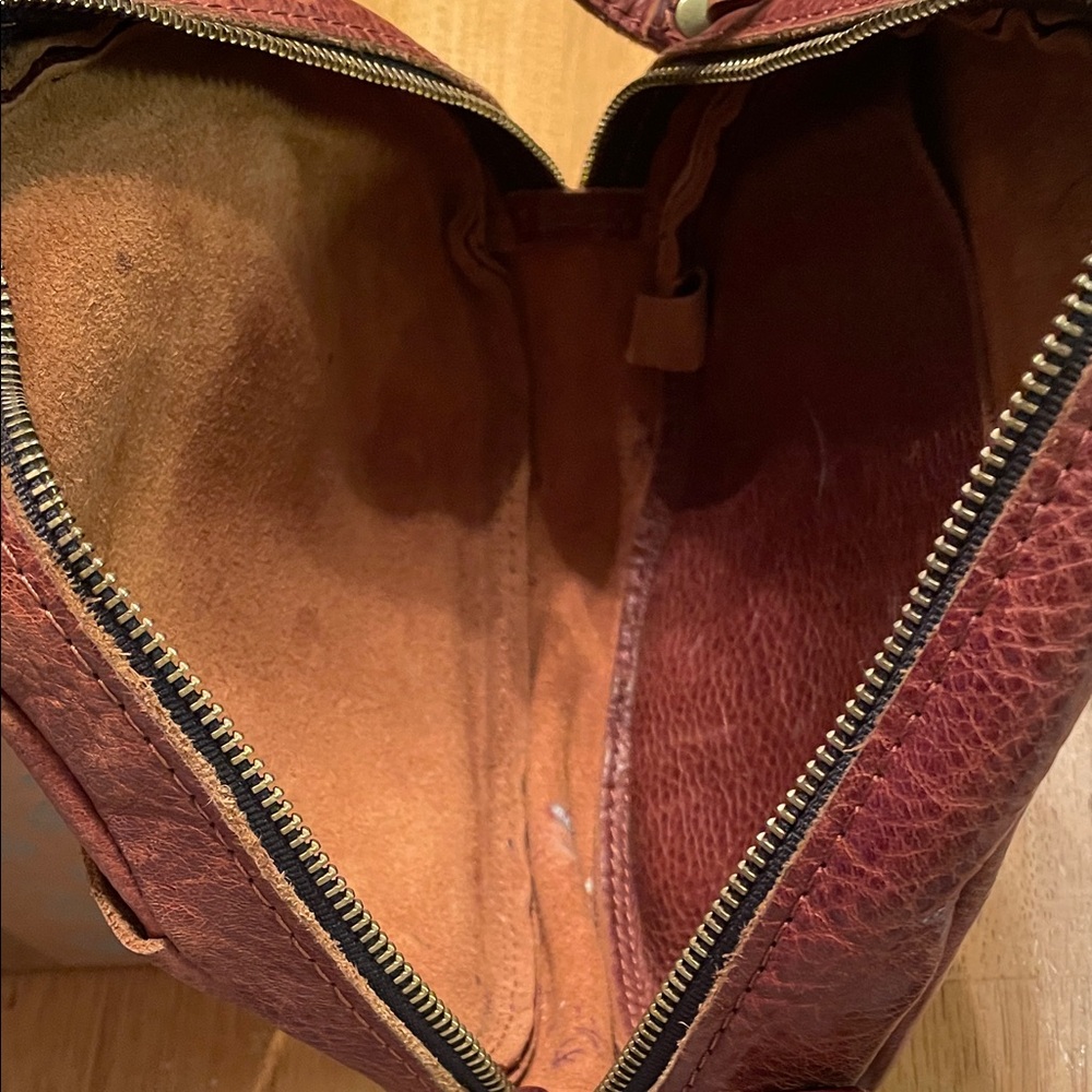 Portland Leather Circle Crossbody - Picture 10 of 14